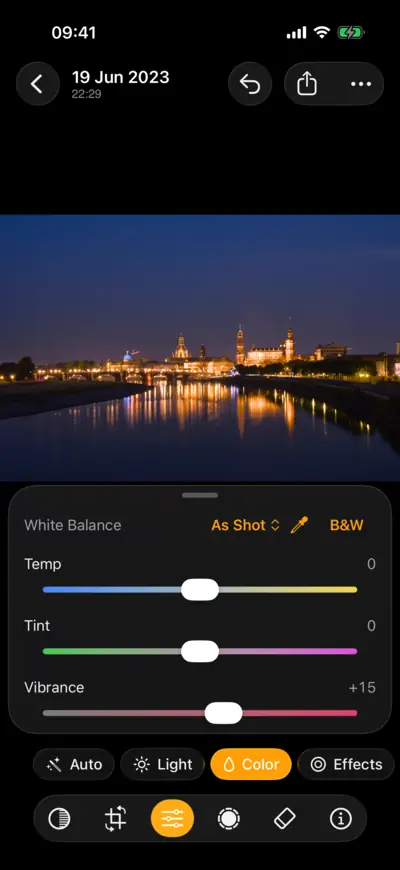 Color Grading: teal shadows and orange highlights