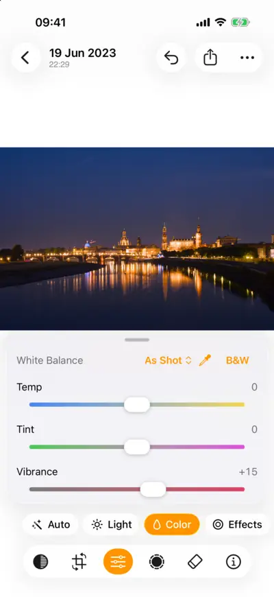 Color Grading: teal shadows and orange highlights