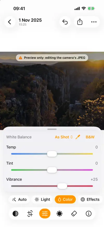 Color Grading: warm highlights and cool shadows